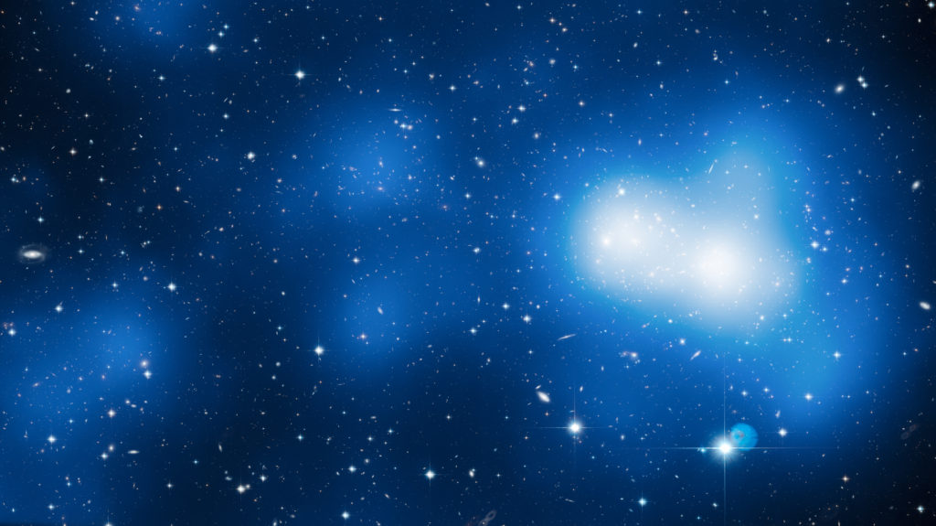 Изображение галактического кластера MACS J0717.5 + 3745, состоящее из 18 снимков Хаббл.