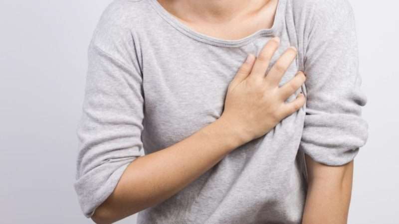 Боль в груди: симптомы, причины и лечение
