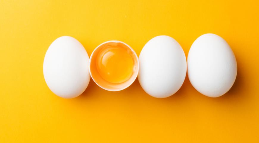 Безопасно и полезно ли есть сырые яйца?