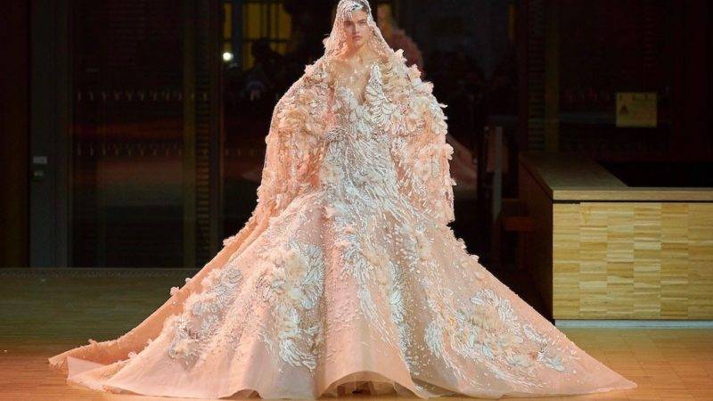 38 потрясающих свадебных платьев и церемониальных костюмов от кутюр: Высокая мода весна 2022